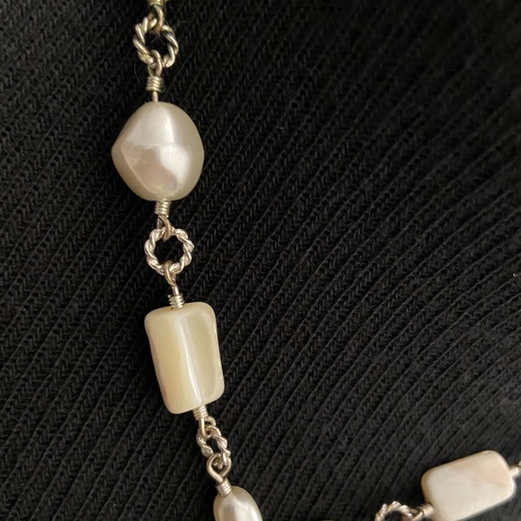 Vintage Pearl & FLOWER necklace with RHINESTONES White with silver chain - Picture 9 of 10